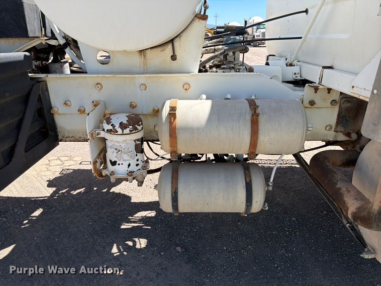 image for item EW2112 1998 Mack RD688S ready mix truck
