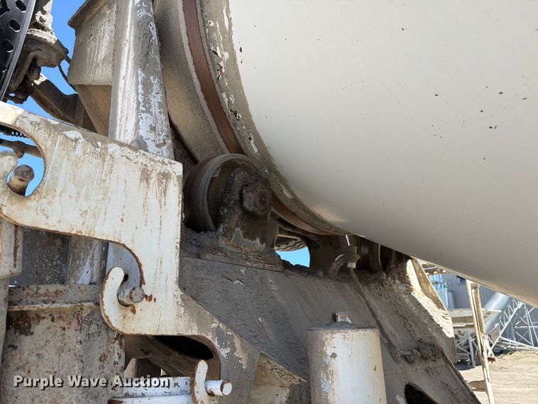 image for item EW2112 1998 Mack RD688S ready mix truck