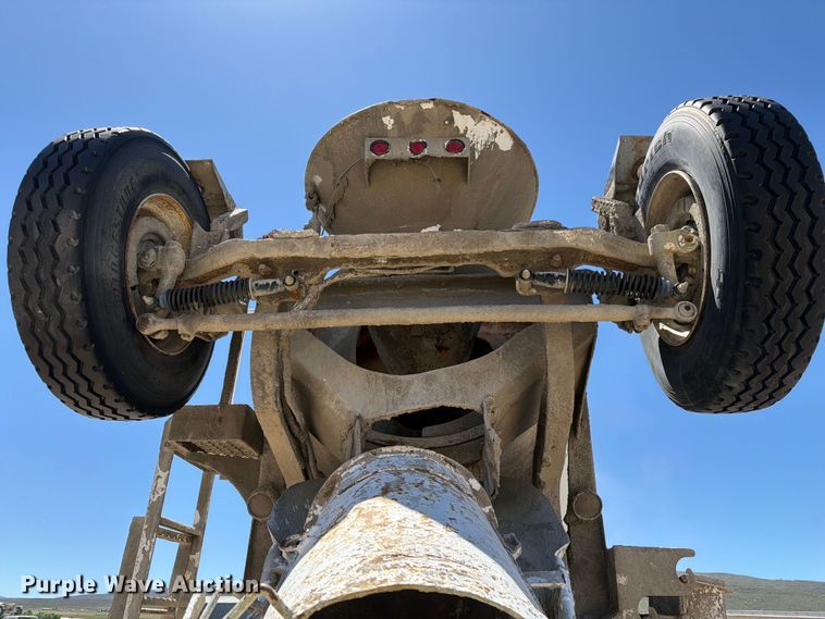 image for item EW2112 1998 Mack RD688S ready mix truck
