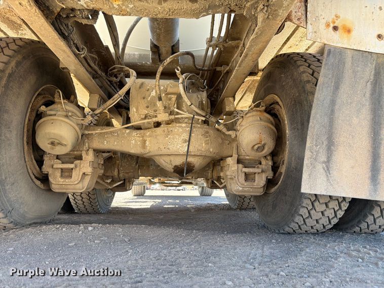 image for item EW2112 1998 Mack RD688S ready mix truck