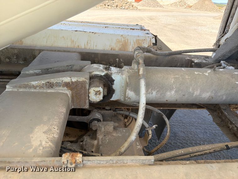 image for item EW2112 1998 Mack RD688S ready mix truck