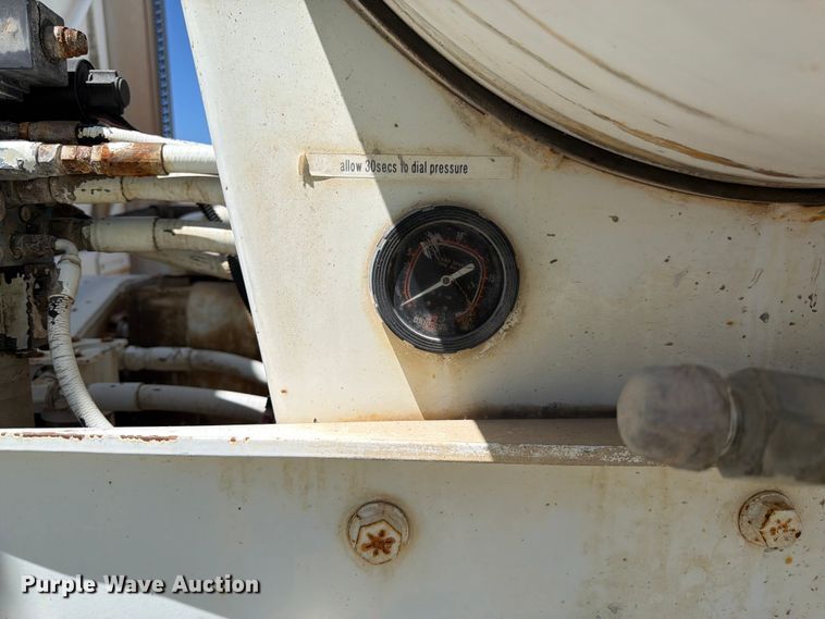 image for item EW2112 1998 Mack RD688S ready mix truck
