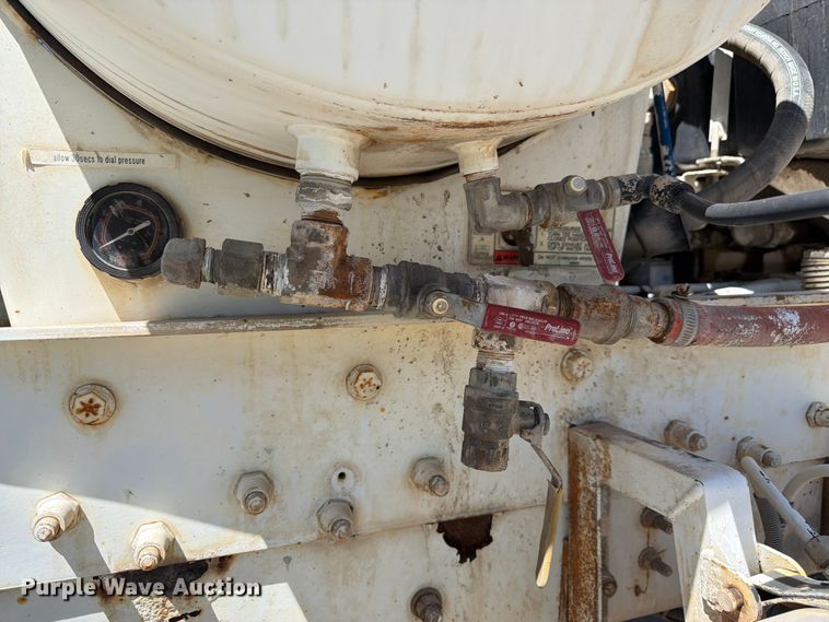 image for item EW2112 1998 Mack RD688S ready mix truck