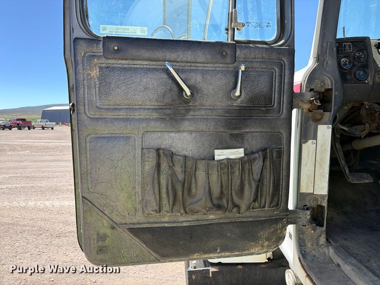 image for item EW2112 1998 Mack RD688S ready mix truck