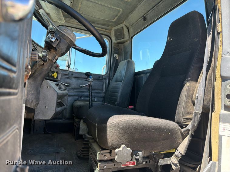 image for item EW2112 1998 Mack RD688S ready mix truck