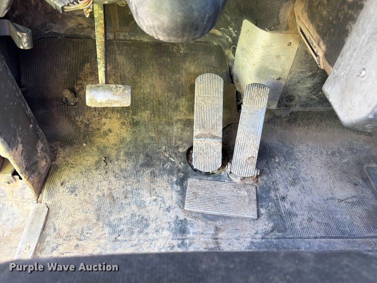 image for item EW2112 1998 Mack RD688S ready mix truck