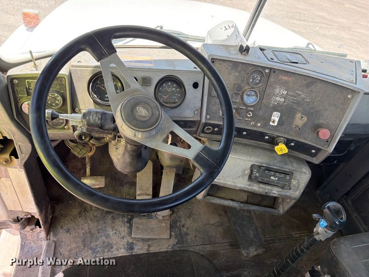 image for item EW2112 1998 Mack RD688S ready mix truck