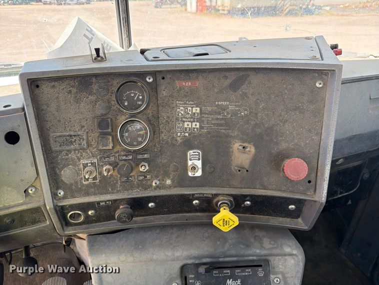 image for item EW2112 1998 Mack RD688S ready mix truck