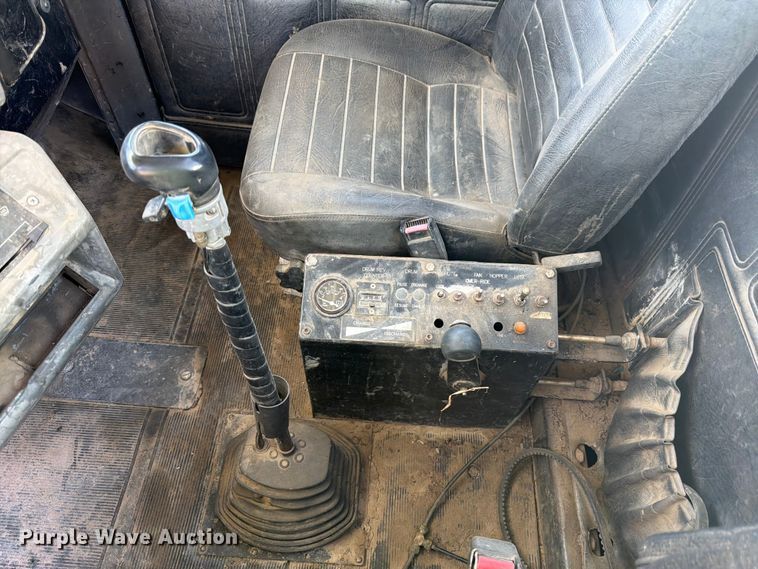 image for item EW2112 1998 Mack RD688S ready mix truck