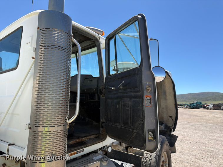 image for item EW2112 1998 Mack RD688S ready mix truck