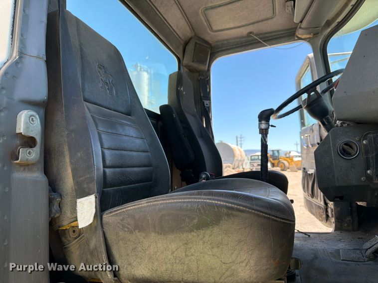 image for item EW2112 1998 Mack RD688S ready mix truck