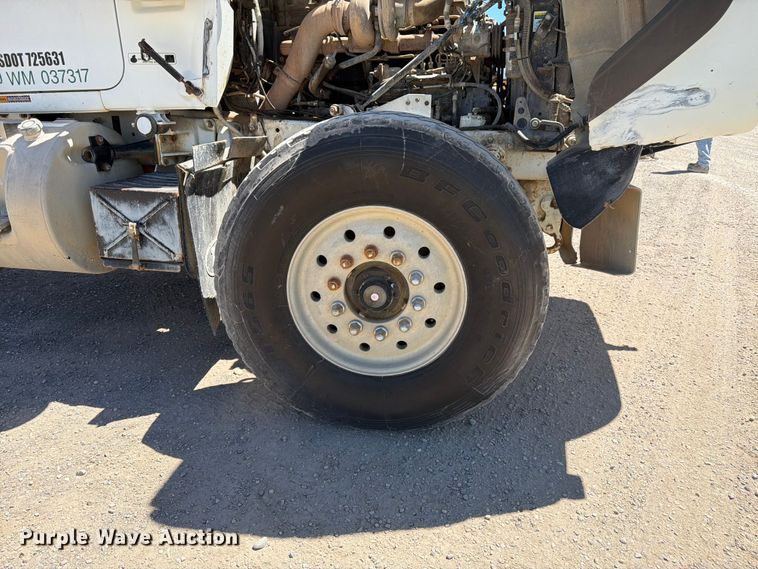 image for item EW2112 1998 Mack RD688S ready mix truck