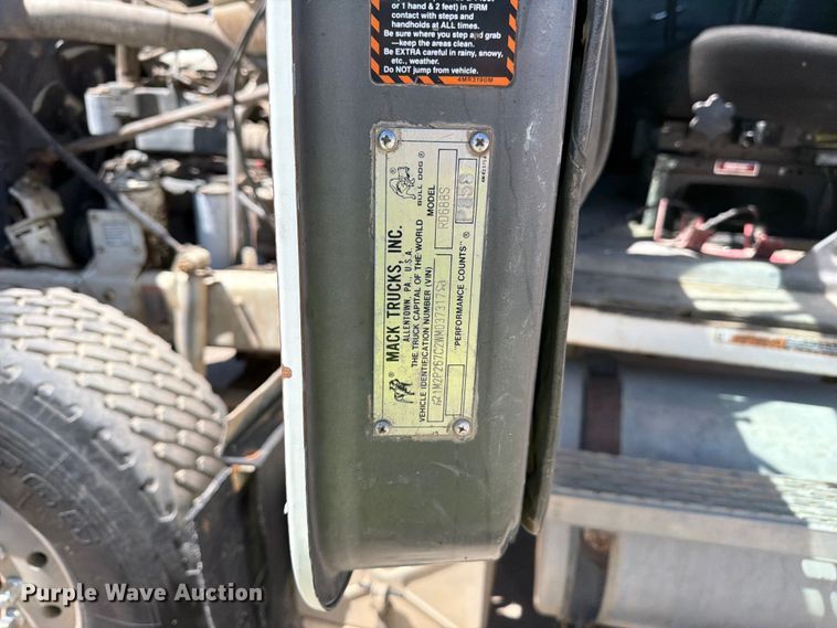 image for item EW2112 1998 Mack RD688S ready mix truck
