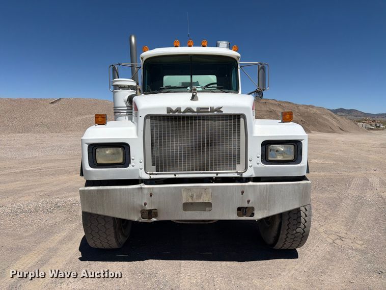 image for item EW2113 1998 Mack RD690S ready mix truck