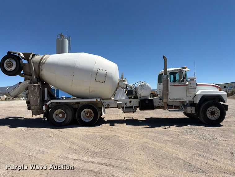 image for item EW2113 1998 Mack RD690S ready mix truck