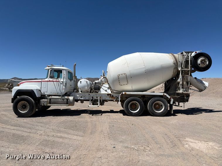 image for item EW2113 1998 Mack RD690S ready mix truck