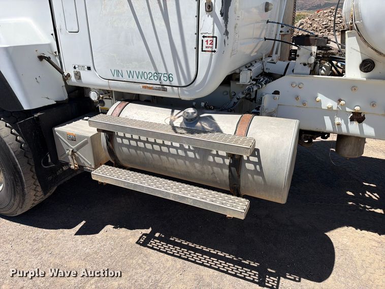 image for item EW2113 1998 Mack RD690S ready mix truck