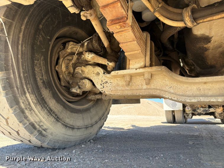 image for item EW2113 1998 Mack RD690S ready mix truck