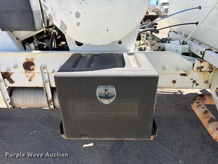image for item EW2113 1998 Mack RD690S ready mix truck