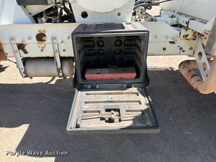 image for item EW2113 1998 Mack RD690S ready mix truck