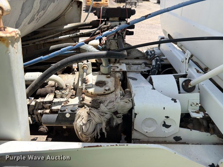 image for item EW2113 1998 Mack RD690S ready mix truck