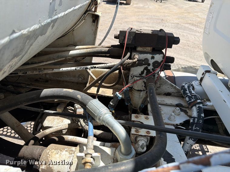 image for item EW2113 1998 Mack RD690S ready mix truck