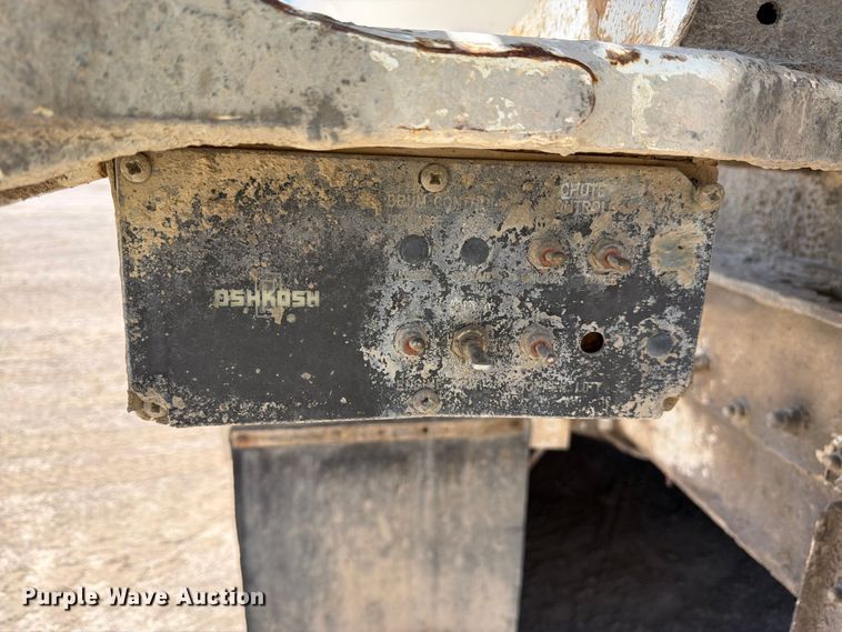 image for item EW2113 1998 Mack RD690S ready mix truck