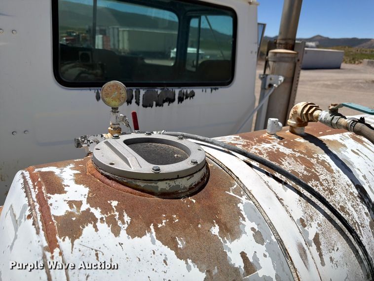 image for item EW2113 1998 Mack RD690S ready mix truck