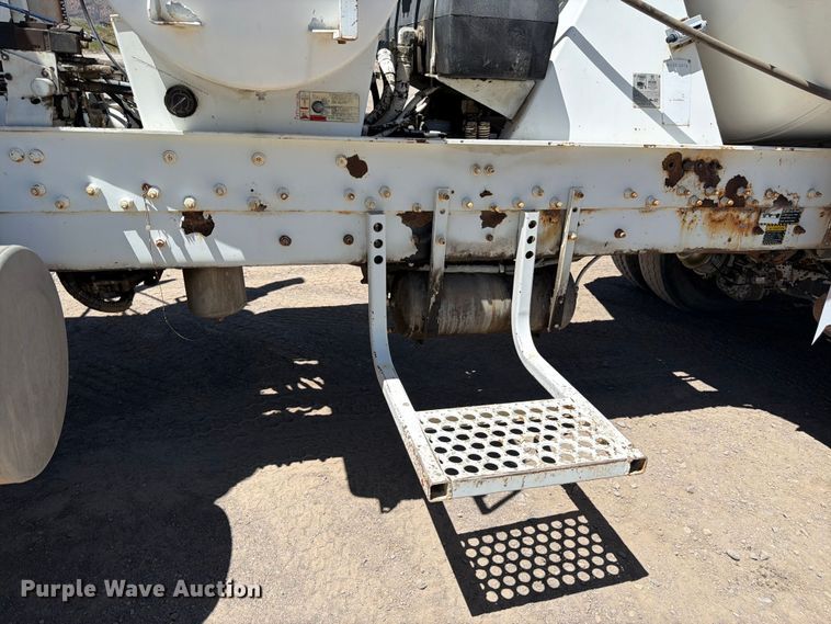 image for item EW2113 1998 Mack RD690S ready mix truck