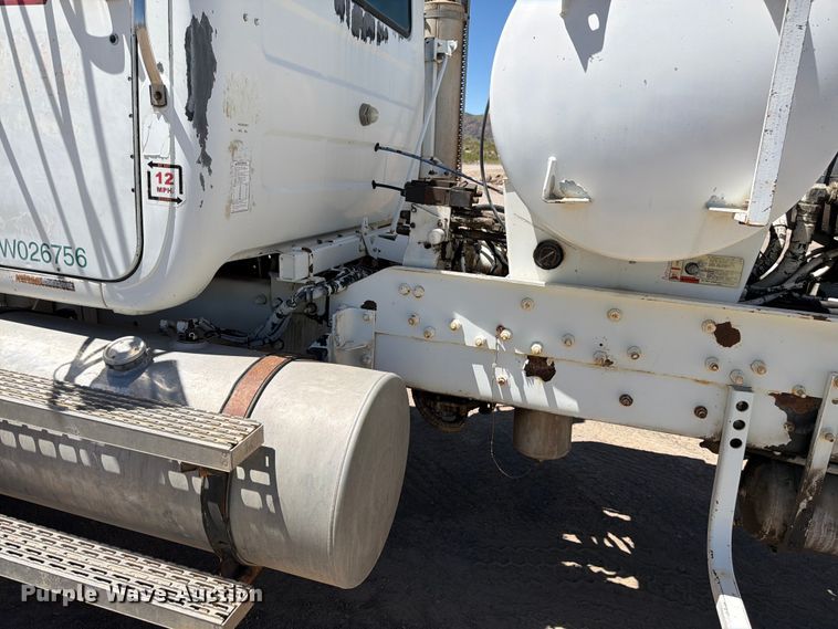 image for item EW2113 1998 Mack RD690S ready mix truck