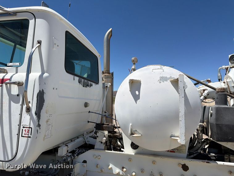 image for item EW2113 1998 Mack RD690S ready mix truck