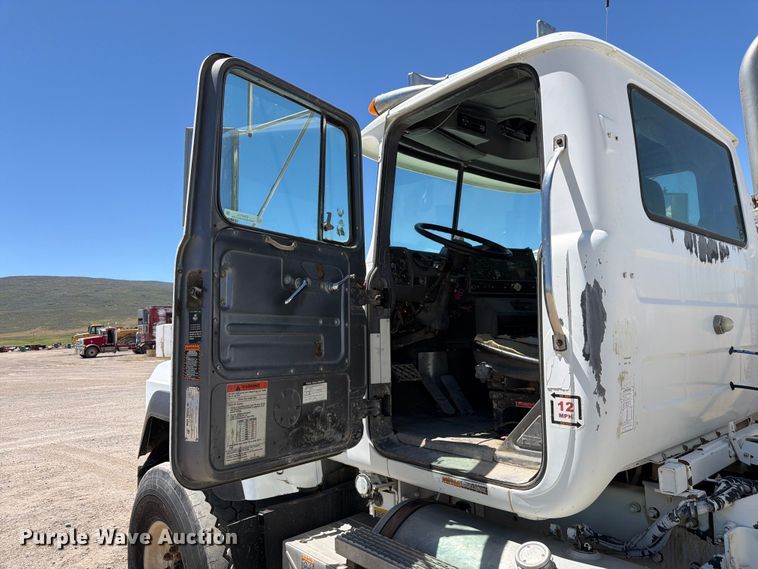 image for item EW2113 1998 Mack RD690S ready mix truck