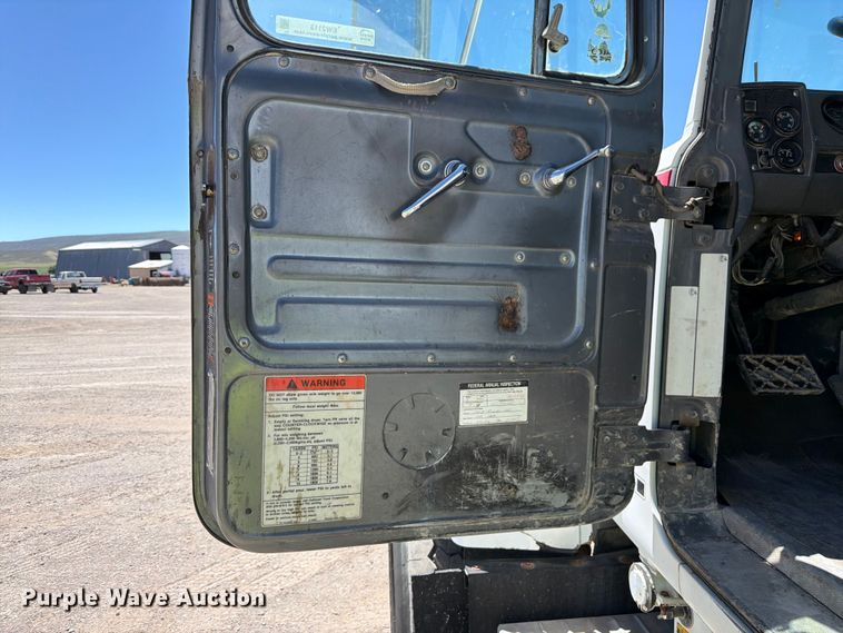 image for item EW2113 1998 Mack RD690S ready mix truck