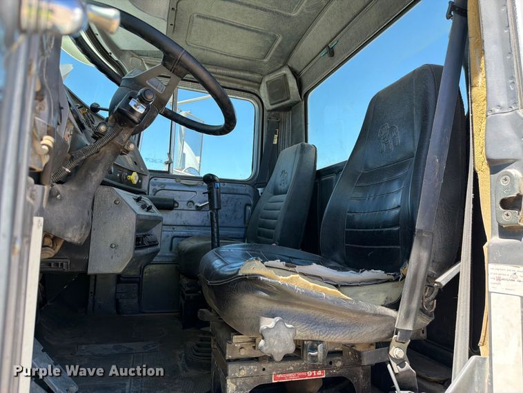 image for item EW2113 1998 Mack RD690S ready mix truck