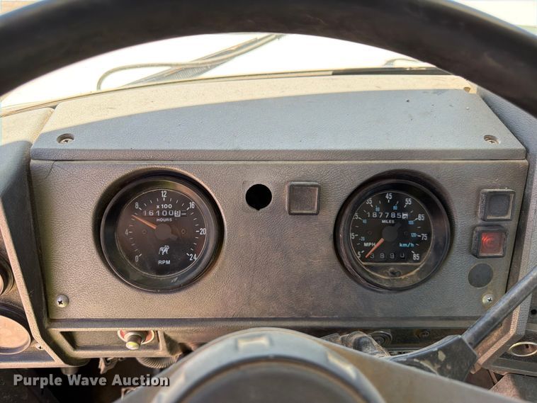 image for item EW2113 1998 Mack RD690S ready mix truck