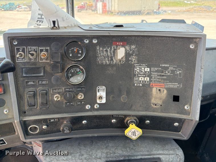 image for item EW2113 1998 Mack RD690S ready mix truck