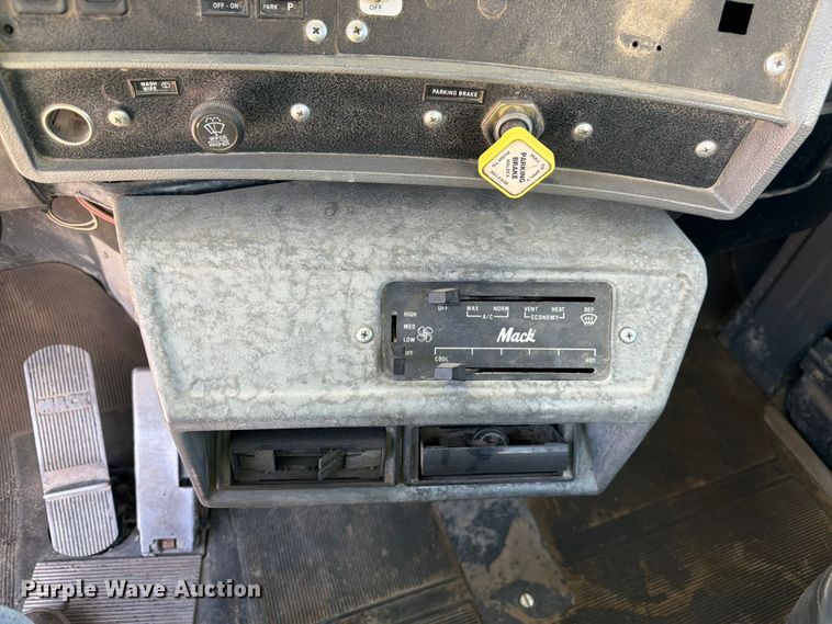 image for item EW2113 1998 Mack RD690S ready mix truck