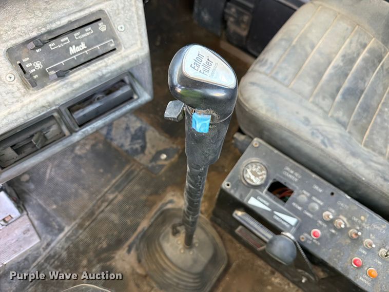 image for item EW2113 1998 Mack RD690S ready mix truck