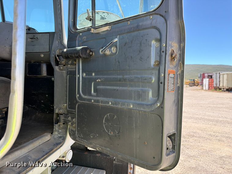 image for item EW2113 1998 Mack RD690S ready mix truck