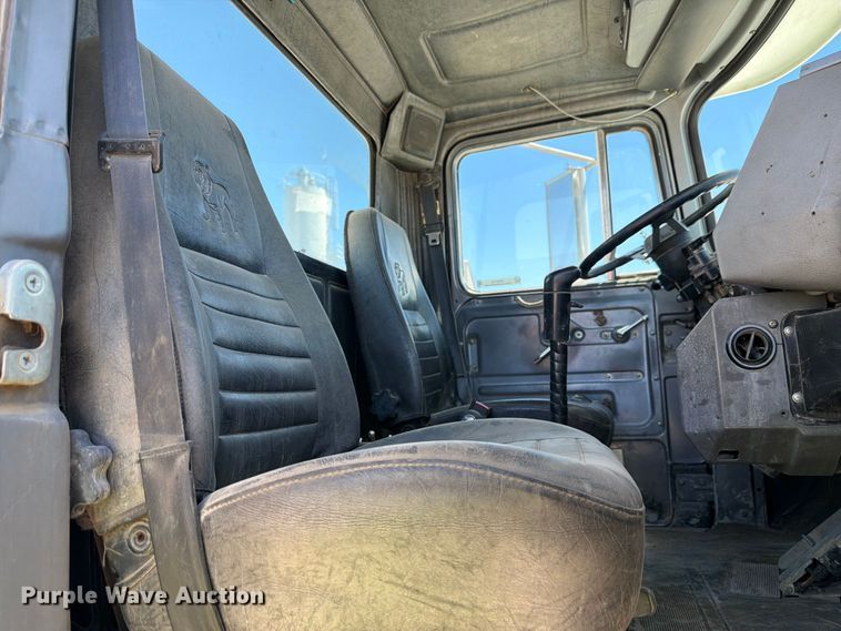 image for item EW2113 1998 Mack RD690S ready mix truck