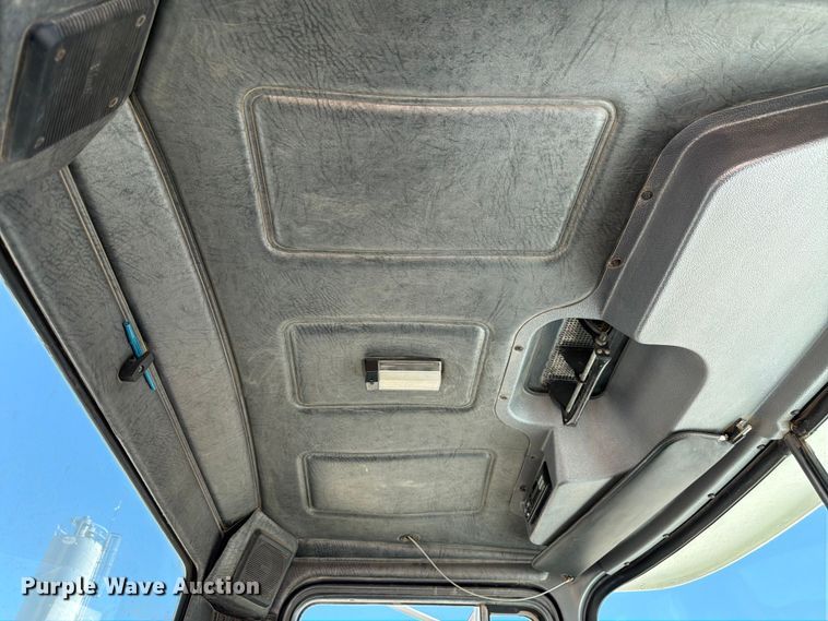 image for item EW2113 1998 Mack RD690S ready mix truck
