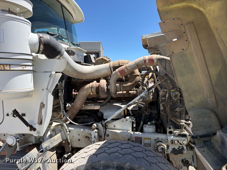 image for item EW2113 1998 Mack RD690S ready mix truck