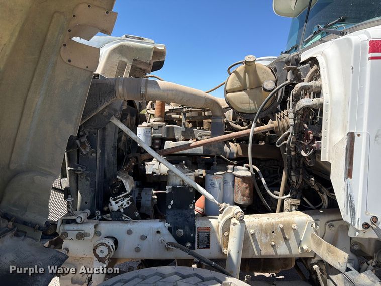 image for item EW2113 1998 Mack RD690S ready mix truck