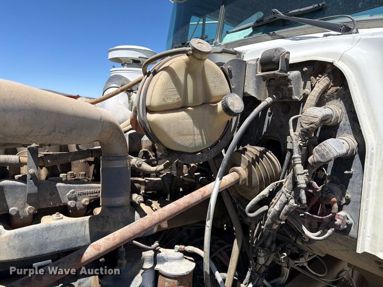 image for item EW2113 1998 Mack RD690S ready mix truck