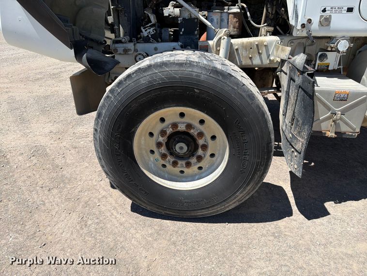 image for item EW2113 1998 Mack RD690S ready mix truck