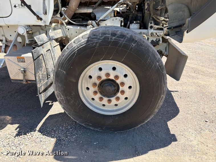 image for item EW2113 1998 Mack RD690S ready mix truck