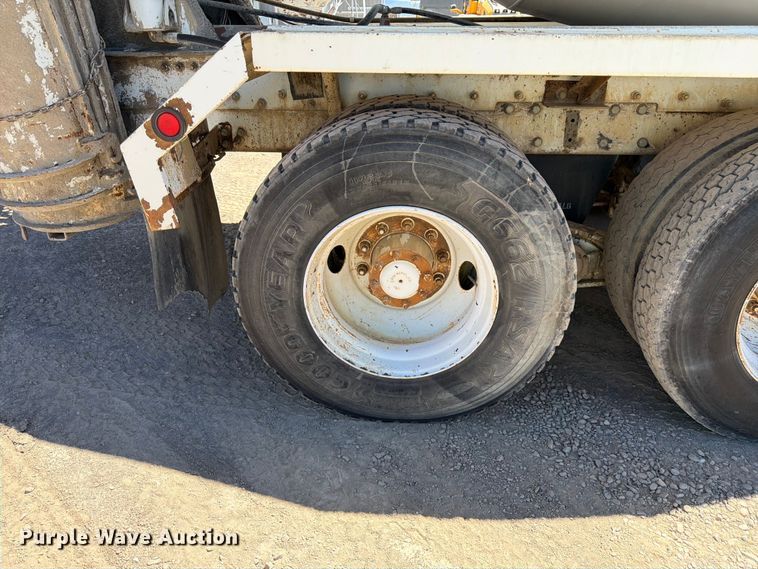 image for item EW2113 1998 Mack RD690S ready mix truck