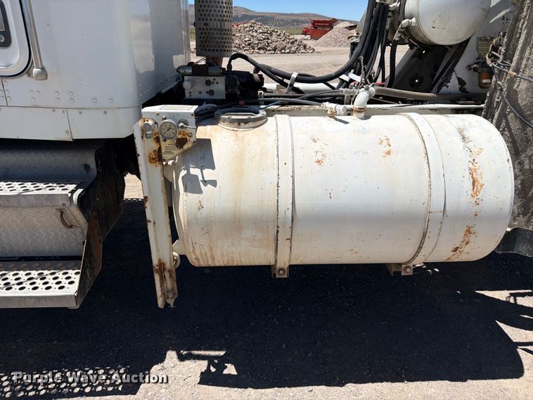 image for item EW2115 2006 Kenworth ready mix truck