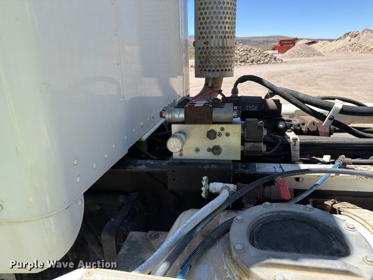 image for item EW2115 2006 Kenworth ready mix truck