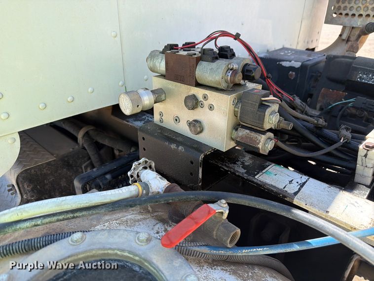 image for item EW2115 2006 Kenworth ready mix truck